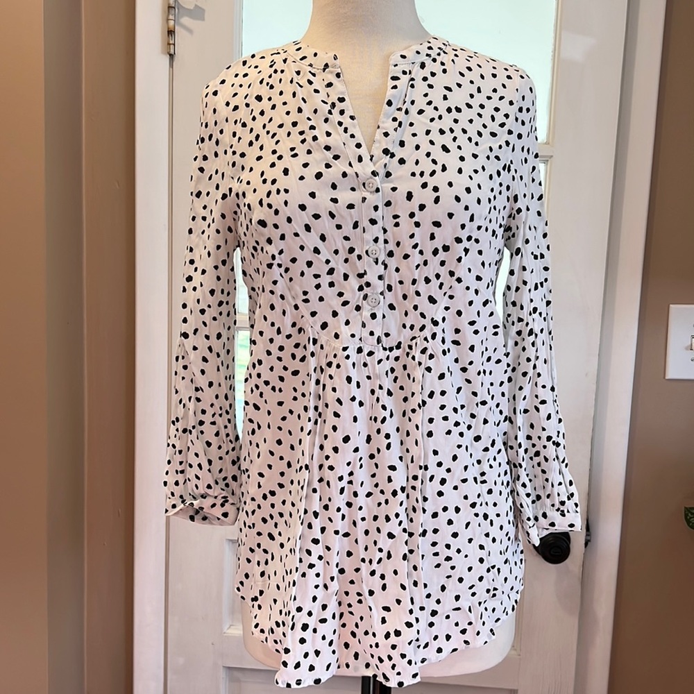NWT Black and White Dot Printed Shirt
